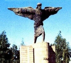 Estatua adicada a Ibn Firnas en Bagdad.
